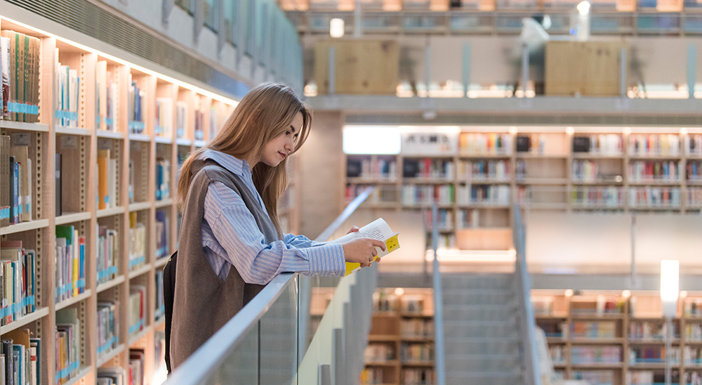 1 Student at NCCU library.jpg