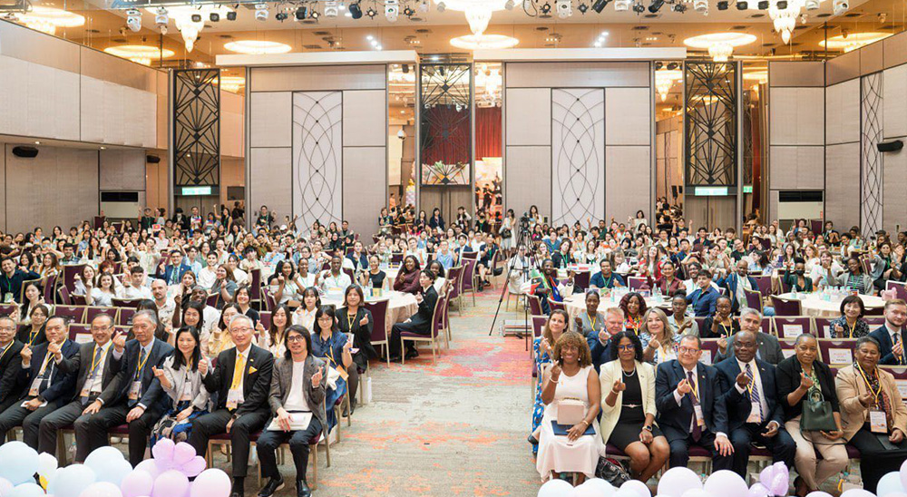 6 Taiwan and Huayu Scholarships.jpg