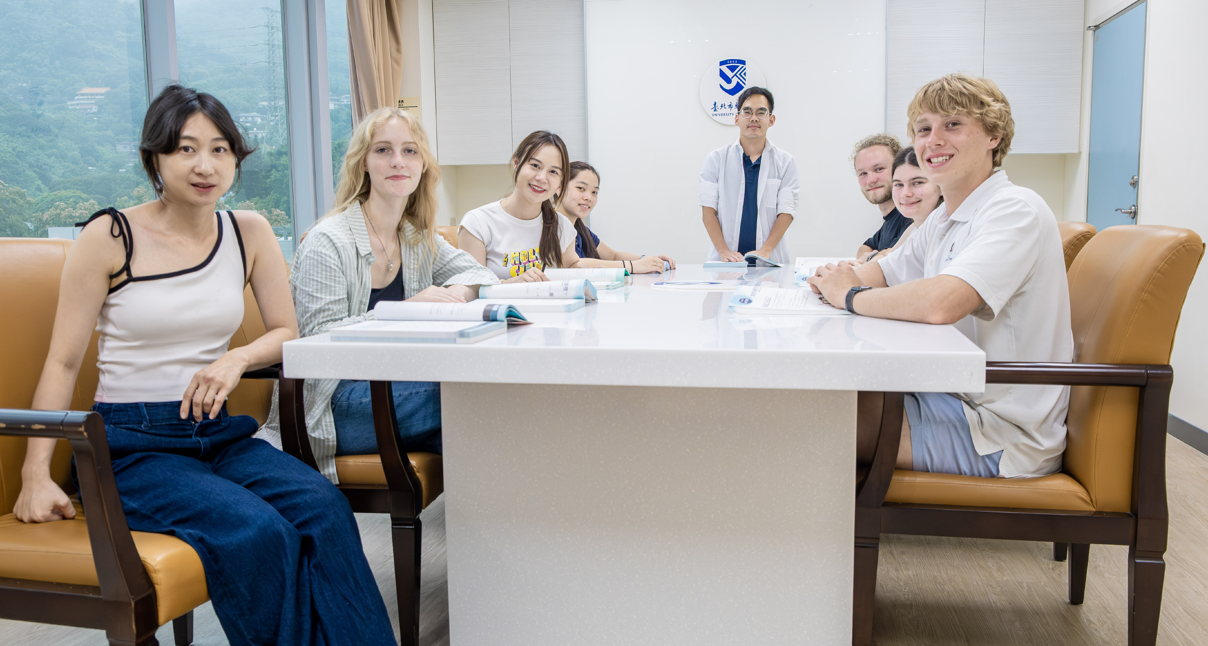 華語課學生合照 2.jpg