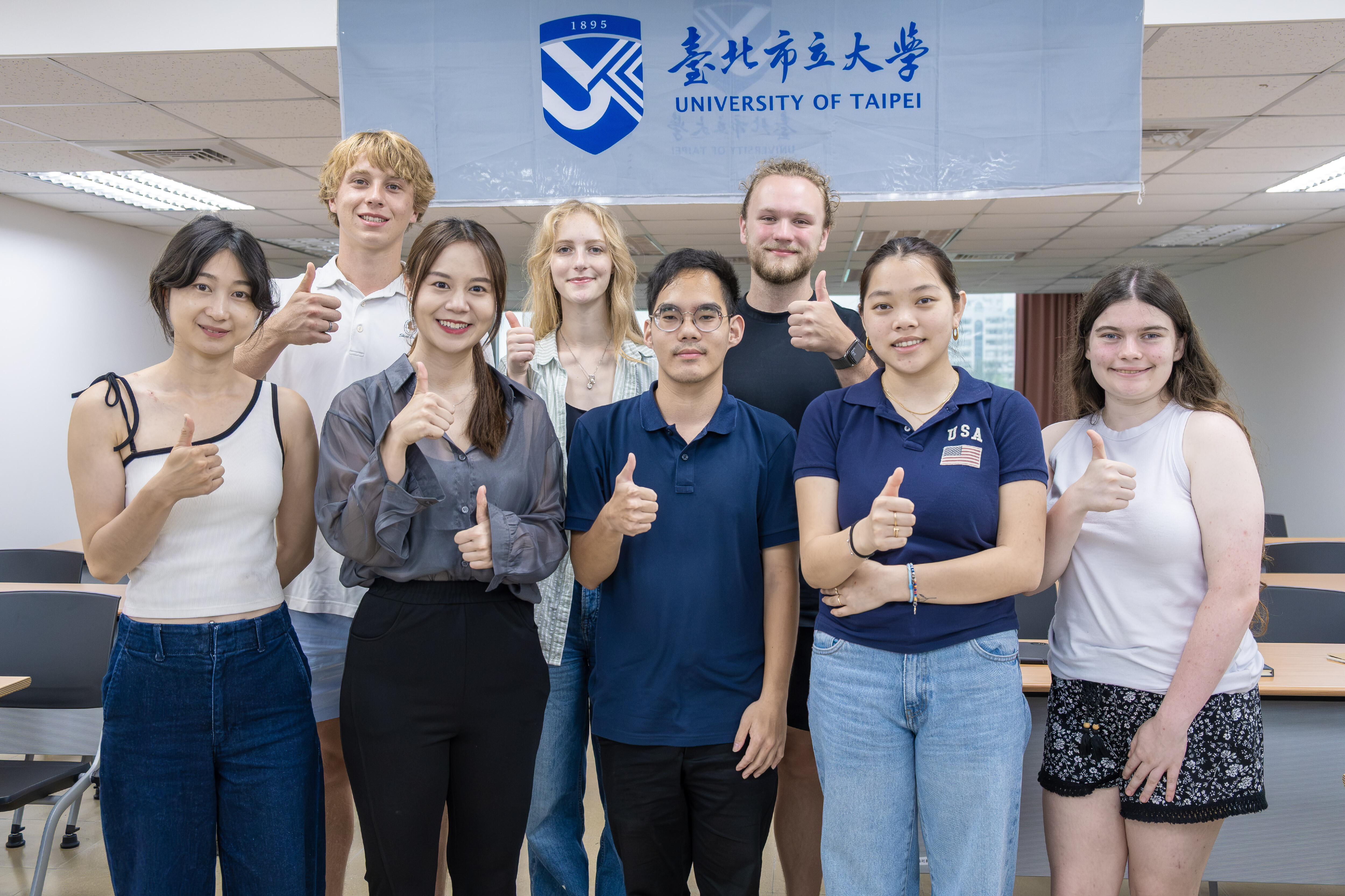 華語課學生合照 1.jpg